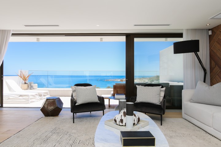 14. Living Room (a) With Sea View